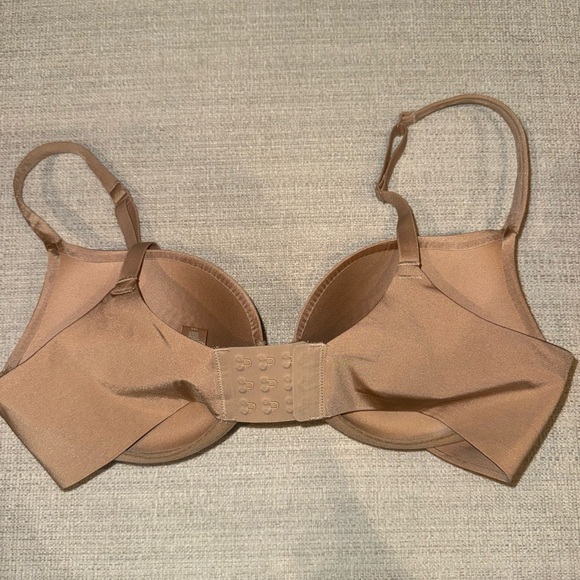 SKIMS Ultimate Teardrop Underwire Push-Up Bra - Picture 2 of 3